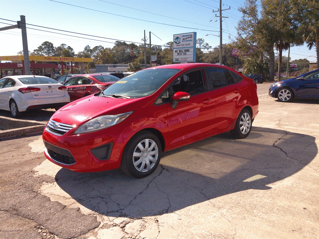 2013 Ford Fiesta SE's photo