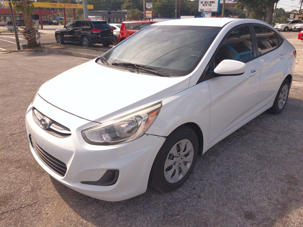 2016 Hyundai Accent SE's photo