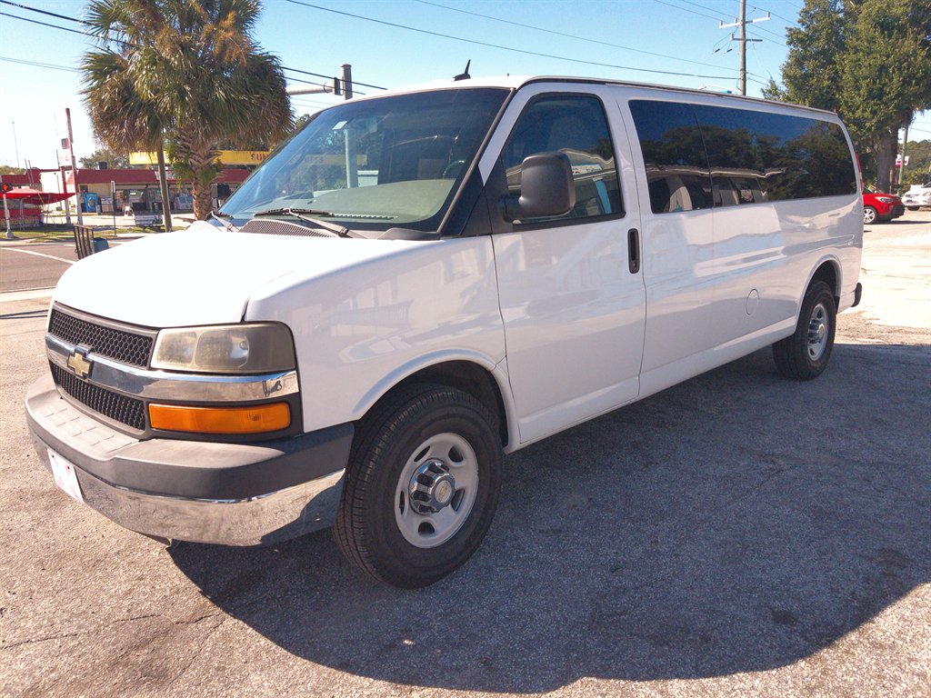2013 Chevrolet Express LS's photo