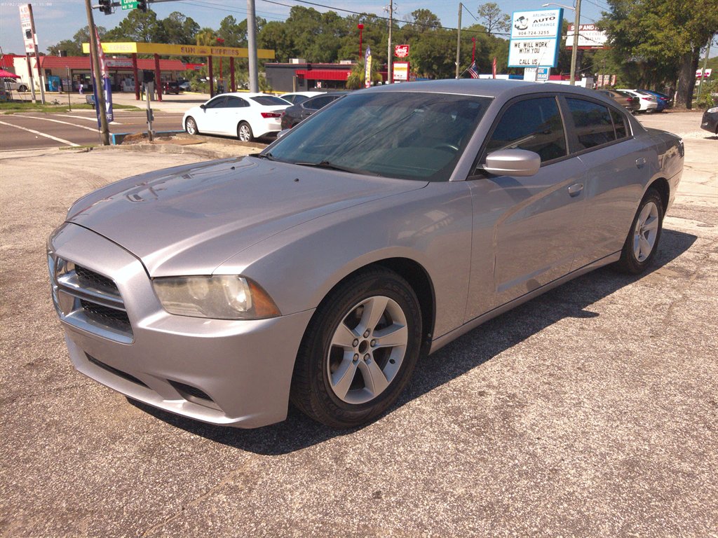 2013 Dodge Charger SE's photo